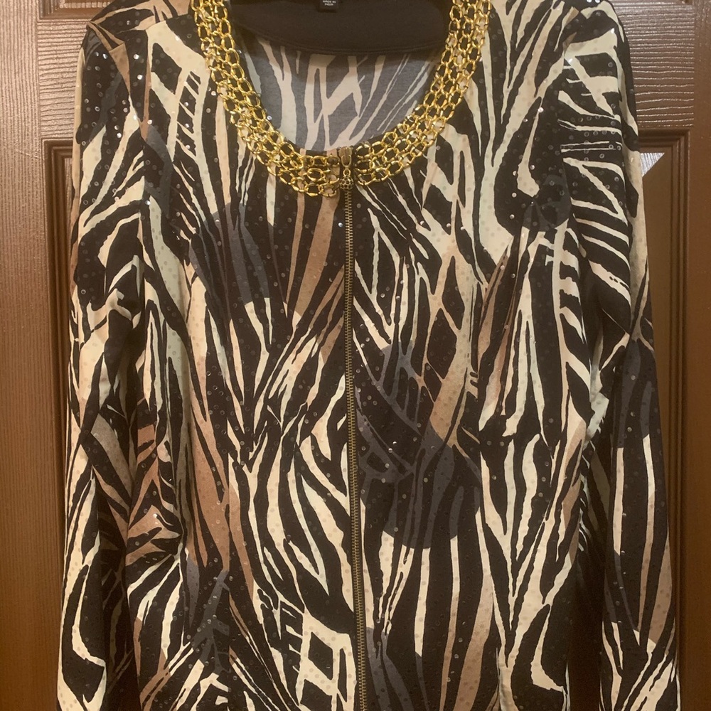 Unique show stopping zip up Top